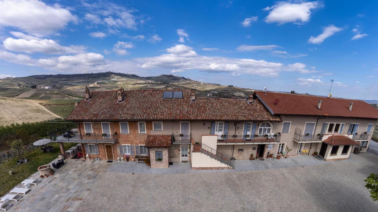 Agriturismo Cascina Sciulun Pensionat Monforte dʼAlba Exteriör bild